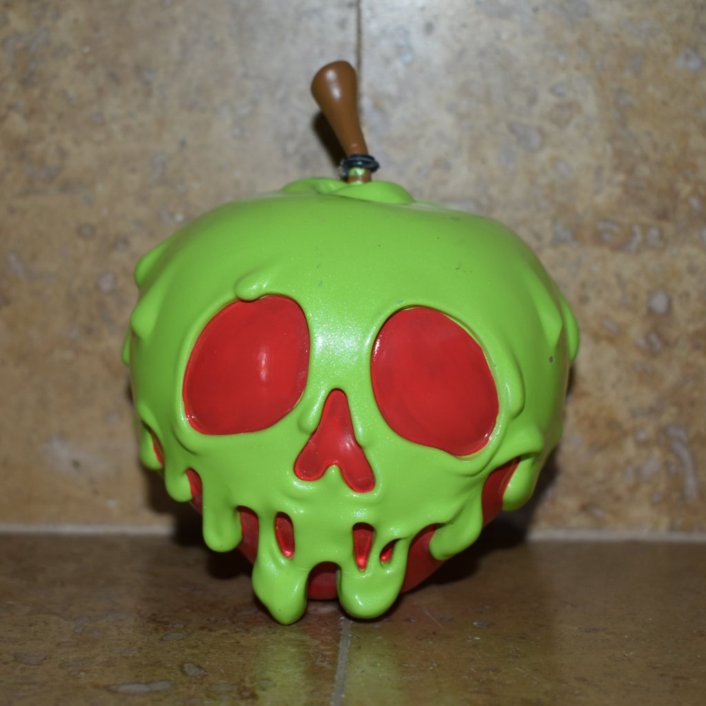 Snow White Evil Queen Grimhilde Old Hag Poison Apple Lifesize Statue Prop Figure